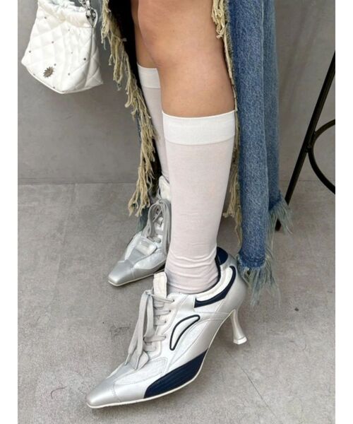 EVRIS（エヴリス）の「ポインテッドスニーカーヒール（パンプス・レディース・シルバー/ブラック/ピンク・MEDIUM/LARGE/SMALL）」の21枚目の写真