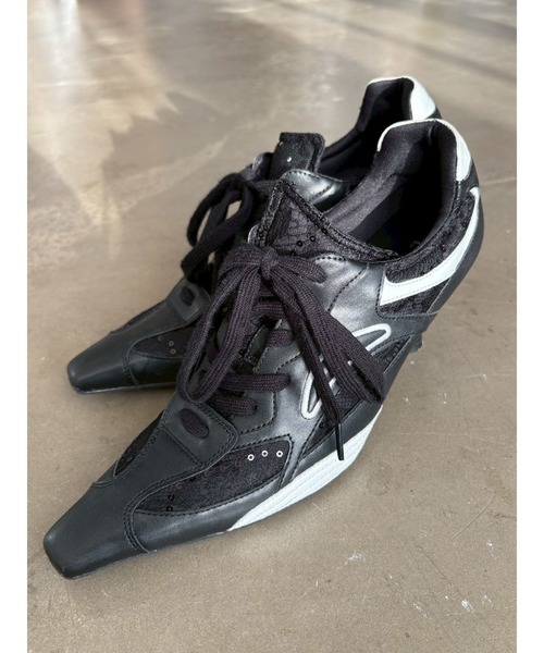 EVRIS（エヴリス）の「ポインテッドスニーカーヒール（パンプス・レディース・シルバー/ブラック/ピンク・MEDIUM/LARGE/SMALL）」の2枚目の写真