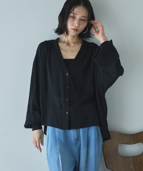 Doux archives（ドゥアルシーヴ）の「強撚糸シアーブラウスカーディガン（カーディガン/ボレロ・レディース・オフホワイト/グレイッシュベージュ/ブラック・FREE）」の2枚目の写真