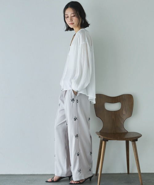 Doux archives（ドゥアルシーヴ）の「強撚糸シアーブラウスカーディガン（カーディガン/ボレロ・レディース・オフホワイト/グレイッシュベージュ/ブラック・FREE）」の8枚目の写真