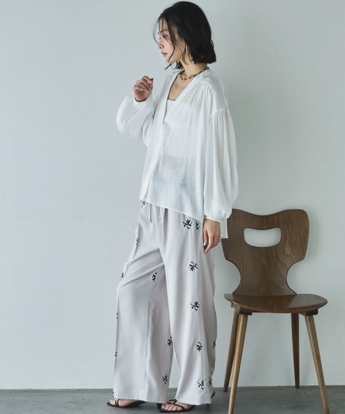 Doux archives（ドゥアルシーヴ）の「強撚糸シアーブラウスカーディガン（カーディガン/ボレロ・レディース・オフホワイト/グレイッシュベージュ/ブラック・FREE）」の9枚目の写真