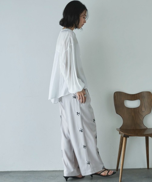 Doux archives（ドゥアルシーヴ）の「強撚糸シアーブラウスカーディガン（カーディガン/ボレロ・レディース・オフホワイト/グレイッシュベージュ/ブラック・FREE）」の12枚目の写真