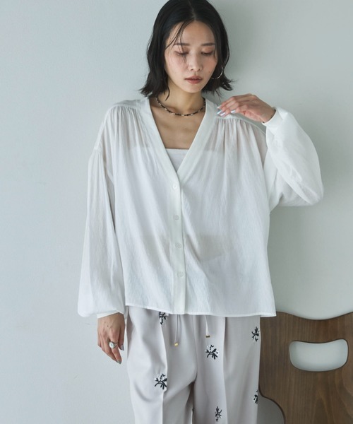 Doux archives（ドゥアルシーヴ）の「強撚糸シアーブラウスカーディガン（カーディガン/ボレロ・レディース・オフホワイト/グレイッシュベージュ/ブラック・FREE）」の14枚目の写真