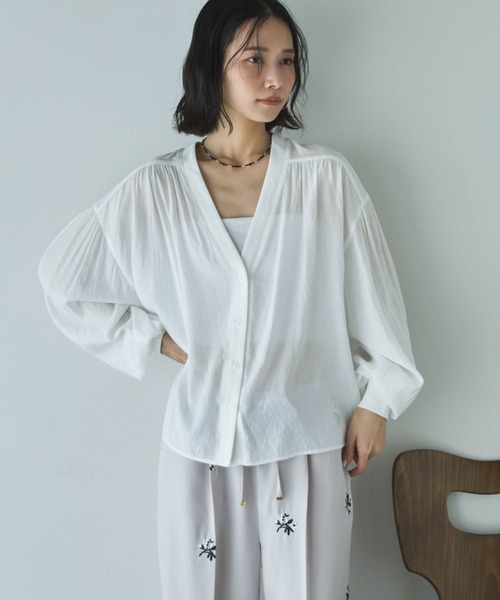 Doux archives（ドゥアルシーヴ）の「強撚糸シアーブラウスカーディガン（カーディガン/ボレロ・レディース・オフホワイト/グレイッシュベージュ/ブラック・FREE）」の15枚目の写真