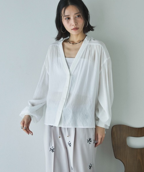 Doux archives（ドゥアルシーヴ）の「強撚糸シアーブラウスカーディガン（カーディガン/ボレロ・レディース・オフホワイト/グレイッシュベージュ/ブラック・FREE）」の16枚目の写真