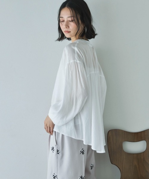 Doux archives（ドゥアルシーヴ）の「強撚糸シアーブラウスカーディガン（カーディガン/ボレロ・レディース・オフホワイト/グレイッシュベージュ/ブラック・FREE）」の17枚目の写真