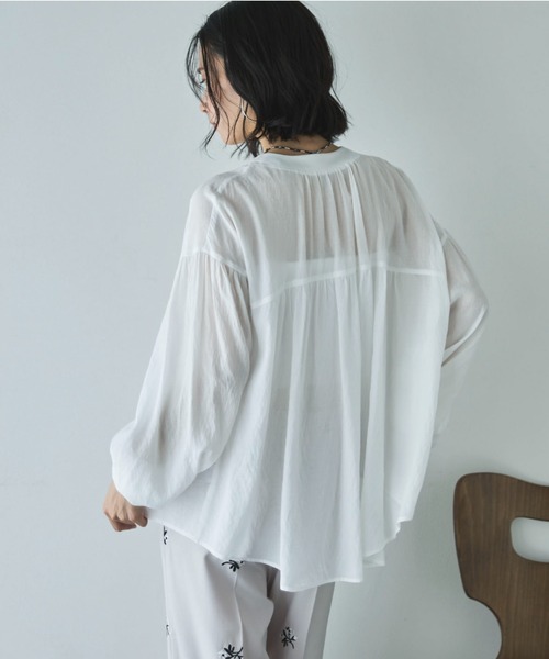 Doux archives（ドゥアルシーヴ）の「強撚糸シアーブラウスカーディガン（カーディガン/ボレロ・レディース・オフホワイト/グレイッシュベージュ/ブラック・FREE）」の18枚目の写真