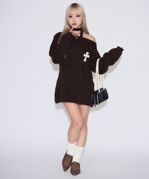tinkerend(ティンカーエンド)の「Neck String Cross Off-shoulder Knit Dress / ネックストリングクロスオフショルダーニットワンピース(ニット/セーター・レディース・ブラウン・FREE)」の14枚目の写真