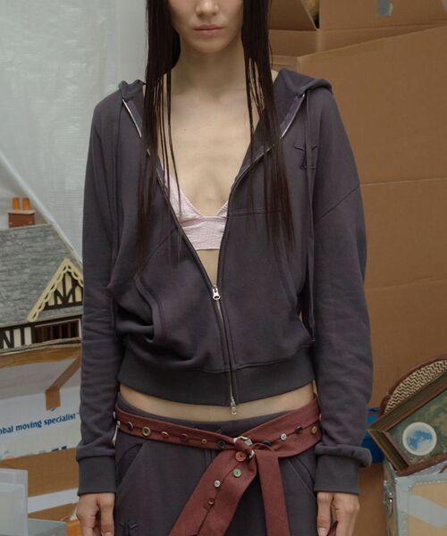 OPEN Yy(オープンワイワイ)の「【Geek Office / ギークオフィス】OPEN YY SLANT ZIP HOODIE(パーカー・レディース・ブラック/チャコールグレー・SMALL)」の2枚目の写真