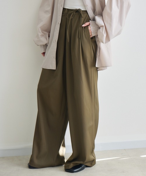 RU.TI.LE(ルチル)の「【RU.TI.LE】ラップワイドパンツ(スラックス・レディース・カーキ/アイボリー/ブラック・LARGE/MEDIUM)」の2枚目の写真