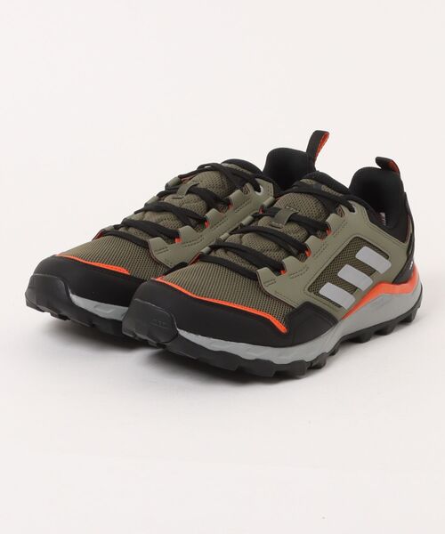 adidas(アディダス)の「《adidas》トレースロッカー 2.0 GORE-TEX トレイルランニング / Tracerocker 2.0 GORE-TEX Trail Running Shoes(スニーカー・メンズ・ブラック×ブラック/オリーブ系・25.5cm/26.0cm/26.5cm/27.0cm/27.5cm/28.0cm)」の1枚目の写真