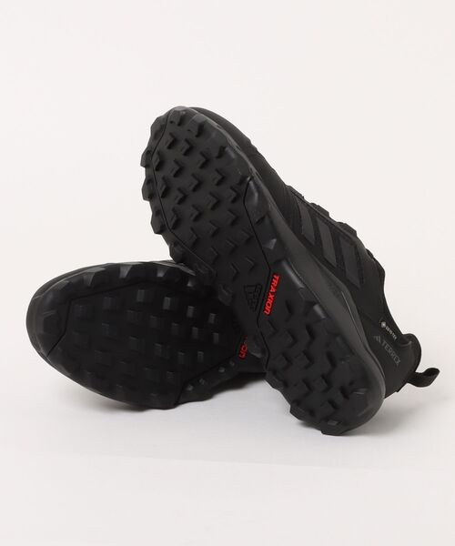 adidas(アディダス)の「《adidas》トレースロッカー 2.0 GORE-TEX トレイルランニング / Tracerocker 2.0 GORE-TEX Trail Running Shoes(スニーカー・メンズ・ブラック×ブラック/オリーブ系・25.5cm/26.0cm/26.5cm/27.0cm/27.5cm/28.0cm)」の4枚目の写真