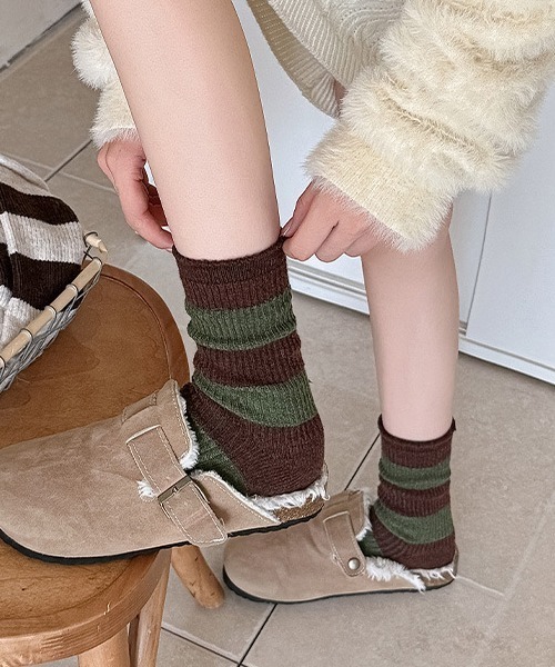 Fun & Daily(ファンアンドデイリー)の「F&D : カールボーダーウールミックスソックス(ソックス/靴下・レディース・ブラウン/グレー/ホワイト・FREE)」の3枚目の写真