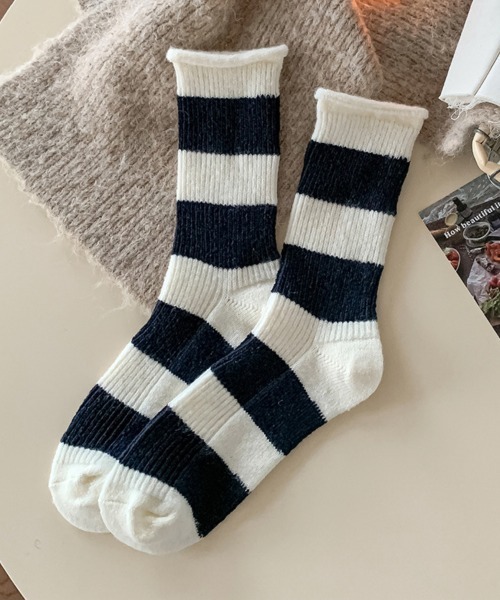 Fun & Daily(ファンアンドデイリー)の「F&D : カールボーダーウールミックスソックス(ソックス/靴下・レディース・ブラウン/グレー/ホワイト・FREE)」の2枚目の写真