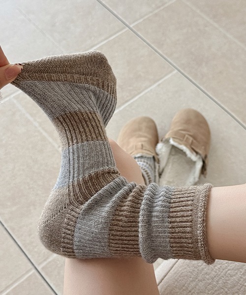 Fun & Daily(ファンアンドデイリー)の「F&D : カールボーダーウールミックスソックス(ソックス/靴下・レディース・ブラウン/グレー/ホワイト・FREE)」の8枚目の写真