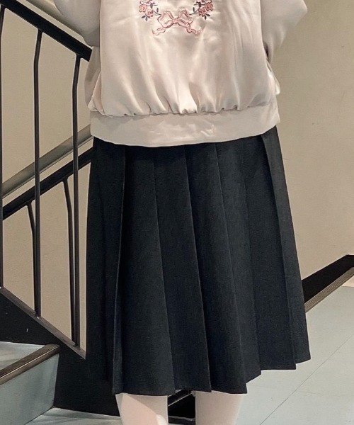 an another angelus（アンアナザーアンジェラス）の「ビット使いデニムライクプリーツスカート/fint フィント（デニムスカート・レディース・ブラック/インディゴブルー・FREE）」の12枚目の写真