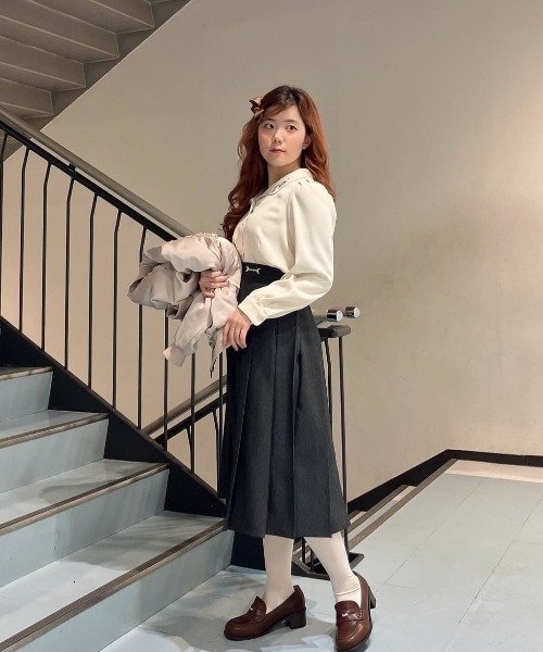 an another angelus（アンアナザーアンジェラス）の「ビット使いデニムライクプリーツスカート/fint フィント（デニムスカート・レディース・ブラック/インディゴブルー・FREE）」の11枚目の写真