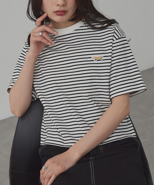 PENNEYS（ぺニーズ）の「PENNEYS/ペニーズ 別注 THE FOX ロゴ ワンポイント刺繍 ショート丈 半袖Tシャツ（Tシャツ/カットソー・レディース・ブラック/ホワイト系/ブルー/チャコールグレー/オフホワイト/ネイビー/ブラウン/レッド・L/M）」の16枚目の写真