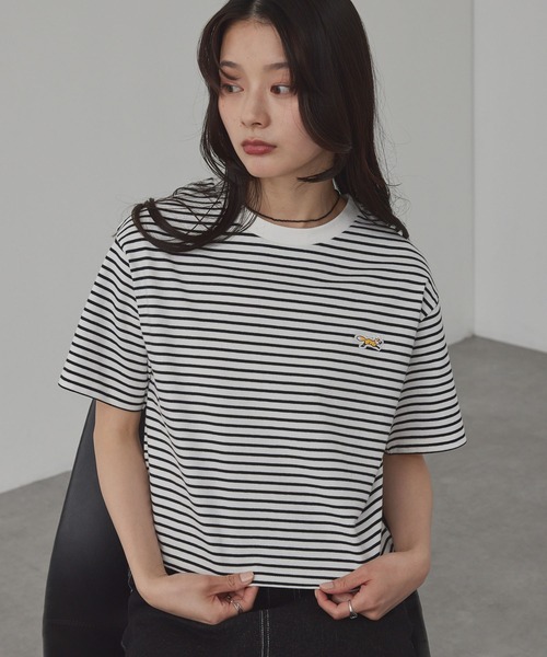 PENNEYS（ぺニーズ）の「PENNEYS/ペニーズ 別注 THE FOX ロゴ ワンポイント刺繍 ショート丈 半袖Tシャツ（Tシャツ/カットソー・レディース・ブラック/ホワイト系/ブルー/チャコールグレー/オフホワイト/ネイビー/ブラウン/レッド・L/M）」の17枚目の写真