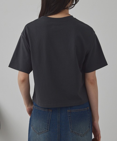 PENNEYS（ぺニーズ）の「PENNEYS/ペニーズ 別注 THE FOX ロゴ ワンポイント刺繍 ショート丈 半袖Tシャツ（Tシャツ/カットソー・レディース・ブラック/ホワイト系/ブルー/チャコールグレー/オフホワイト/ネイビー/ブラウン/レッド・L/M）」の22枚目の写真