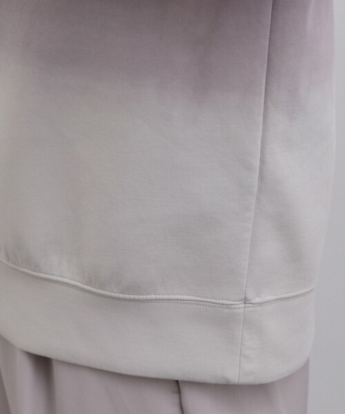 tk.TAKEO KIKUCHI（ティーケータケオキクチ）の「グラデーションスウェット（スウェット・メンズ・ライトブルー/ライトグレー/チャコールグレー・02/03）」の5枚目の写真