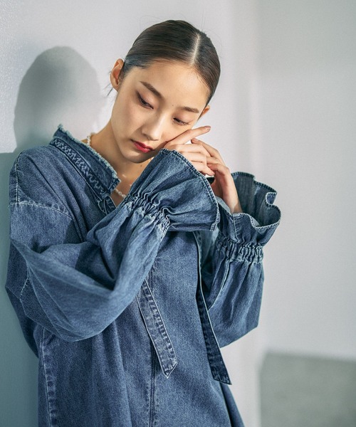 LEPSIM（レプシィム）の「デニムフリルカラーブラウス2　639119（シャツ/ブラウス・レディース・ライトブルー/ブルー・FREE）」の5枚目の写真