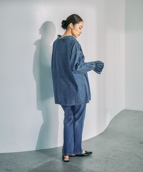 LEPSIM（レプシィム）の「デニムフリルカラーブラウス2　639119（シャツ/ブラウス・レディース・ライトブルー/ブルー・FREE）」の8枚目の写真