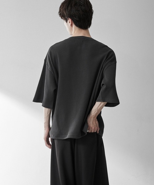 RUUBON(ルーボン)の「【RUUBON】henley neck half sleeve Tee / ヘンリーネックハーフスリーブTシャツ(Tシャツ/カットソー・メンズ・チャコールグレー/ホワイト・M/L/S)」の5枚目の写真