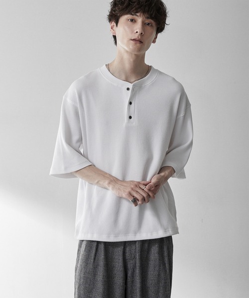 RUUBON(ルーボン)の「【RUUBON】henley neck half sleeve Tee / ヘンリーネックハーフスリーブTシャツ(Tシャツ/カットソー・メンズ・チャコールグレー/ホワイト・M/L/S)」の11枚目の写真