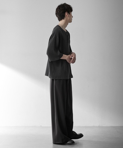 RUUBON(ルーボン)の「【RUUBON】henley neck half sleeve Tee / ヘンリーネックハーフスリーブTシャツ(Tシャツ/カットソー・メンズ・チャコールグレー/ホワイト・M/L/S)」の15枚目の写真