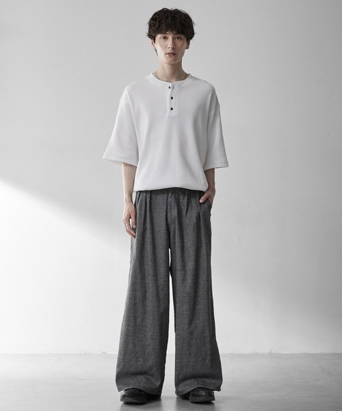 RUUBON(ルーボン)の「【RUUBON】henley neck half sleeve Tee / ヘンリーネックハーフスリーブTシャツ(Tシャツ/カットソー・メンズ・チャコールグレー/ホワイト・M/L/S)」の21枚目の写真