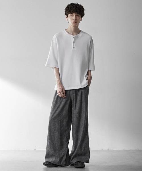 RUUBON(ルーボン)の「【RUUBON】henley neck half sleeve Tee / ヘンリーネックハーフスリーブTシャツ(Tシャツ/カットソー・メンズ・チャコールグレー/ホワイト・M/L/S)」の22枚目の写真