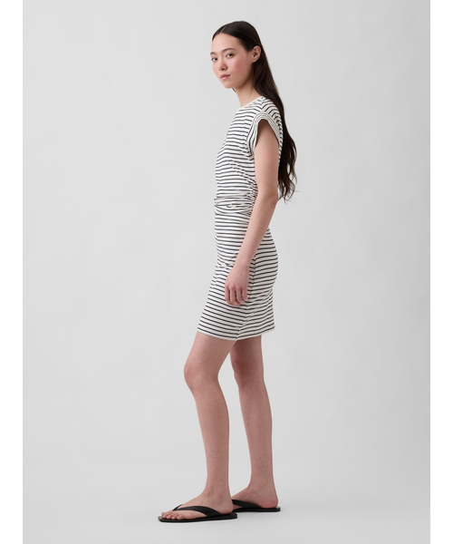 GAP（ギャップ）の「ミニGAPロゴ ルーシュ Tシャツワンピース（ワンピース・レディース・ブラック/オリーブ/ホワイト×ブラック・XXS/L/M/S/XS）」の20枚目の写真