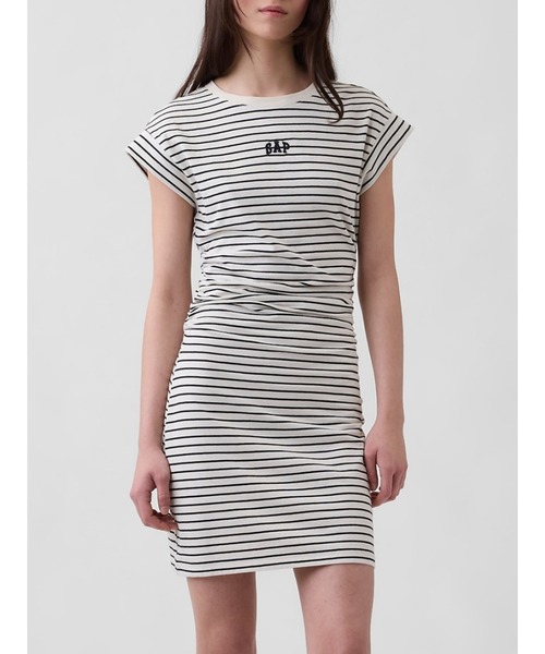 GAP(ギャップ)の「ミニGAPロゴ ルーシュ Tシャツワンピース(ワンピース・レディース・ブラック/オリーブ/ホワイト×ブラック・XXS/L/M/S/XS)」の2枚目の写真