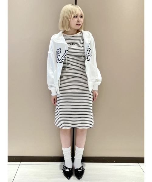 GAP（ギャップ）の「ミニGAPロゴ ルーシュ Tシャツワンピース（ワンピース・レディース・ブラック/オリーブ/ホワイト×ブラック・XXS/L/M/S/XS）」の12枚目の写真