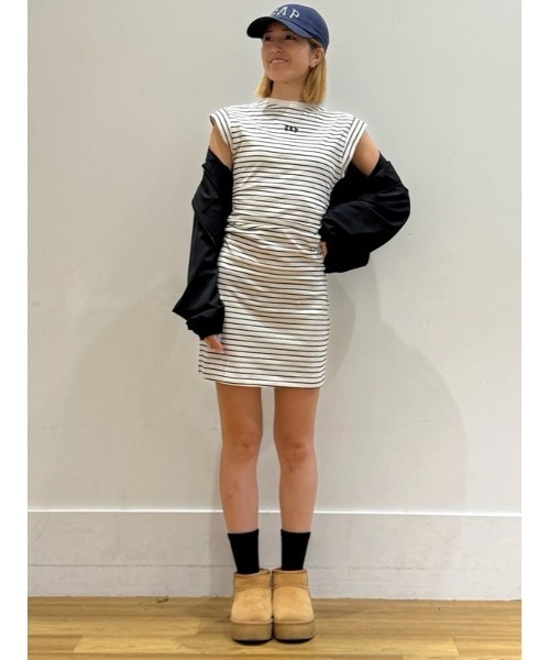 GAP（ギャップ）の「ミニGAPロゴ ルーシュ Tシャツワンピース（ワンピース・レディース・ブラック/オリーブ/ホワイト×ブラック・XXS/L/M/S/XS）」の11枚目の写真
