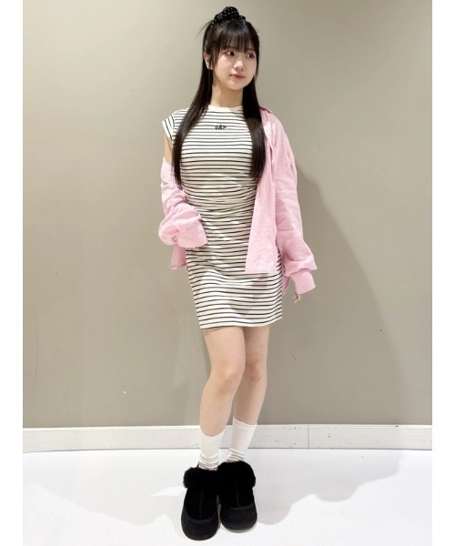 GAP（ギャップ）の「ミニGAPロゴ ルーシュ Tシャツワンピース（ワンピース・レディース・ブラック/オリーブ/ホワイト×ブラック・XXS/L/M/S/XS）」の10枚目の写真