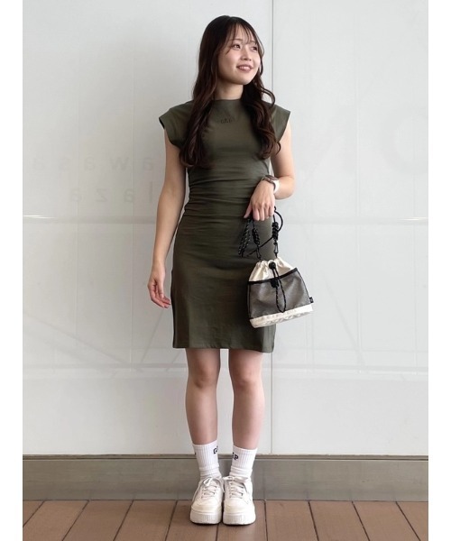 GAP（ギャップ）の「ミニGAPロゴ ルーシュ Tシャツワンピース（ワンピース・レディース・ブラック/オリーブ/ホワイト×ブラック・XXS/L/M/S/XS）」の13枚目の写真