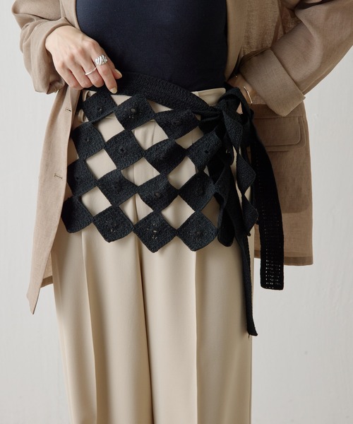 COLLAGE GALLARDAGALANTE（コラージュガリャルダガランテ）の「PAPILLONNER/クロシェラップスカーフ（バンダナ/スカーフ・レディース・オフホワイト/ブラック・FREE）」の2枚目の写真