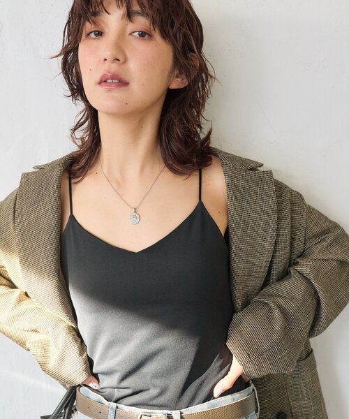 RIVE DROITE（リヴドロワ）の「予約【MYSELFbyRD（マイセルフバイリヴドロワ）】Vネックキャミソール（キャミソール・レディース・オフホワイト/ブラック・FREE）」の9枚目の写真