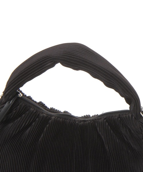 LAKOLE（ラコレ）の「プリーツ2WAYワンショルダーバッグ / 656430（ショルダーバッグ・レディース・ブラック/オフホワイト/ピンク・FREE）」の9枚目の写真