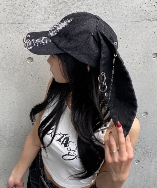 lilful(リルフル)の「【26年春夏新作】ダメージ加工ロップイヤーチェーンメタルパーツデニムキャップ(キャップ・メンズ・ブラック系その他・F)」の4枚目の写真
