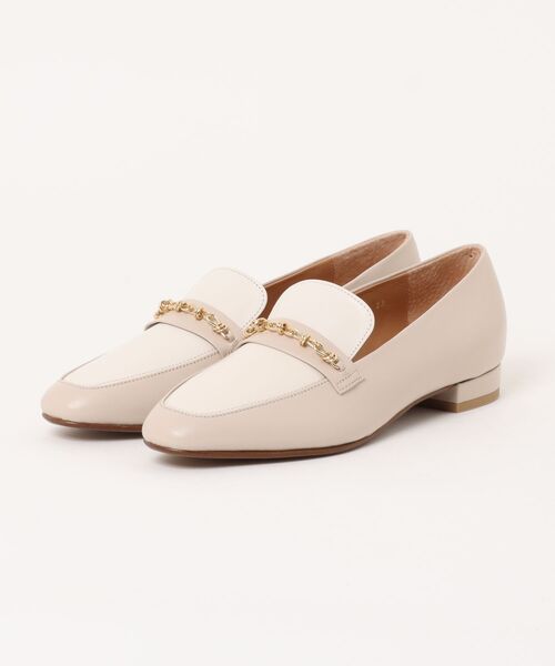 J&M Davidson（ジェイアンドエムデヴィッドソン）の「チェーンモチーフローファー（ローファー・レディース・ブラック/ベージュ・22.5cm/24.0cm/24.5cm/23.5cm/23.0cm）」の2枚目の写真