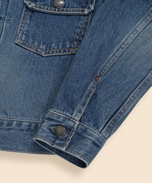 BROOKS BROTHERS(ブルックスブラザーズ)の「コットンデニム ウォッシュド トラッカージャケット(デニムジャケット・レディース・ライトブルー・LARGE/MEDIUM/SMALL/X-SMALL)」の3枚目の写真