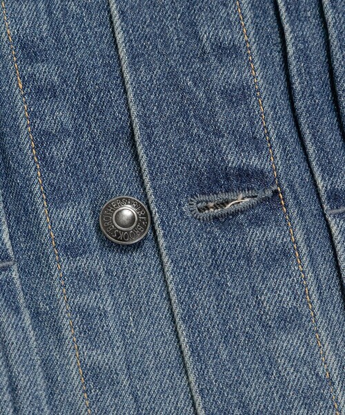 BROOKS BROTHERS(ブルックスブラザーズ)の「コットンデニム ウォッシュド トラッカージャケット(デニムジャケット・レディース・ライトブルー・LARGE/MEDIUM/SMALL/X-SMALL)」の4枚目の写真