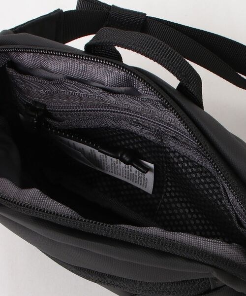 ELLIKER(エリカー)の「【ELLIKER / エリカー】Semer Sling Bag 1L / ミニショルダーバッグ(ショルダーバッグ・レディース・ブルー/カーキ/ブラック/ベージュ・FREE)」の5枚目の写真
