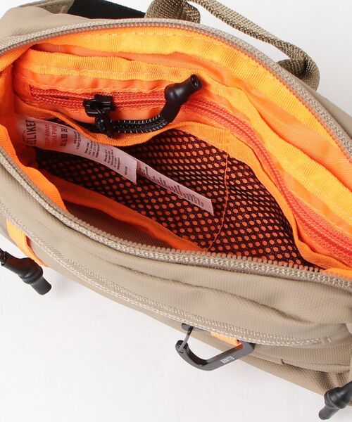 ELLIKER(エリカー)の「【ELLIKER / エリカー】Semer Sling Bag 1L / ミニショルダーバッグ(ショルダーバッグ・レディース・ブルー/カーキ/ブラック/ベージュ・FREE)」の6枚目の写真