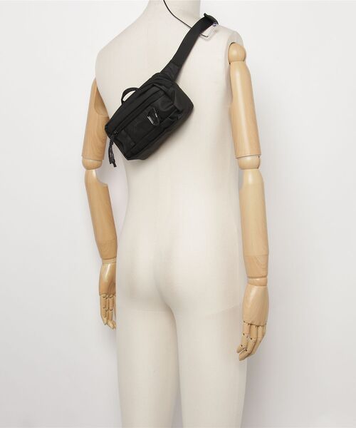 ELLIKER(エリカー)の「【ELLIKER / エリカー】Semer Sling Bag 1L / ミニショルダーバッグ(ショルダーバッグ・レディース・ブルー/カーキ/ブラック/ベージュ・FREE)」の9枚目の写真