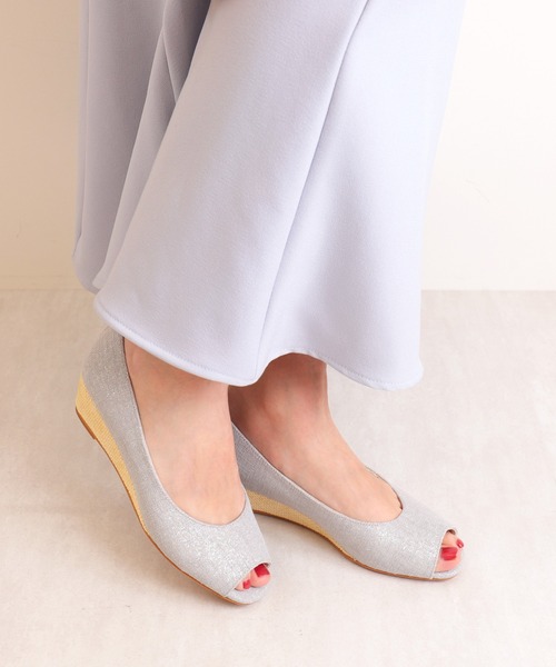 artemis by DIANA（アルテミスバイダイアナ）の「ウェッジソール　オープントゥパンプス（パンプス・レディース・ブラック/グレー/ベージュ・22.0cm/22.5cm/23.0cm/23.5cm/24.0cm/24.5cm/25.0cm）」の2枚目の写真