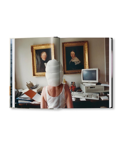 VILLA BOOKS（ヴィラ ブックス）の「WOLFGANG TILLMANS FOUR BOOKS（本・メンズ・その他・FREE）」の3枚目の写真